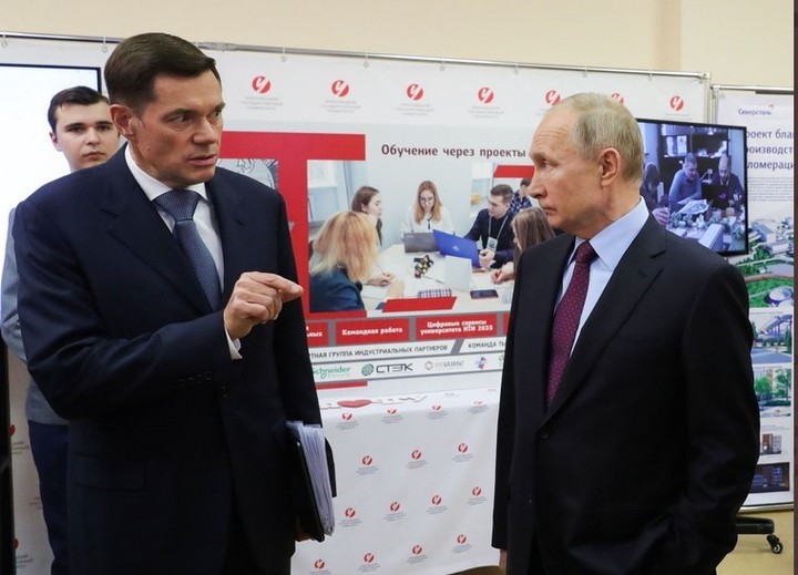 El millonario ruso Alexei Mordashov junto al presidente de Rusia, Vladímir Putin.
