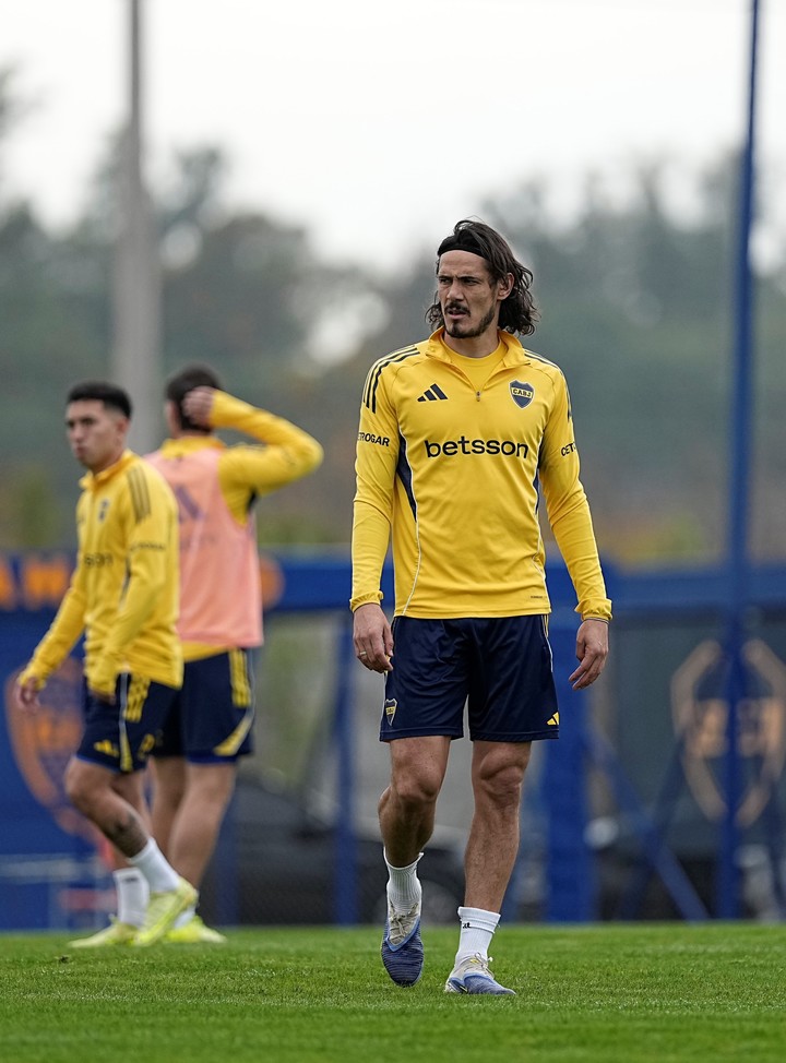 Cavani se entrenaba a la par pero finalmente volvió a resentirse. (Prensa Boca)