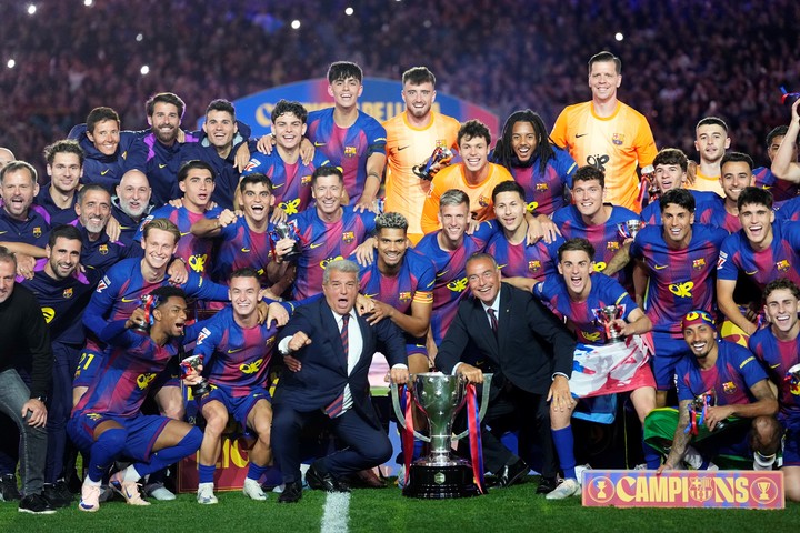 Barcelona celebra el título. (EFE)