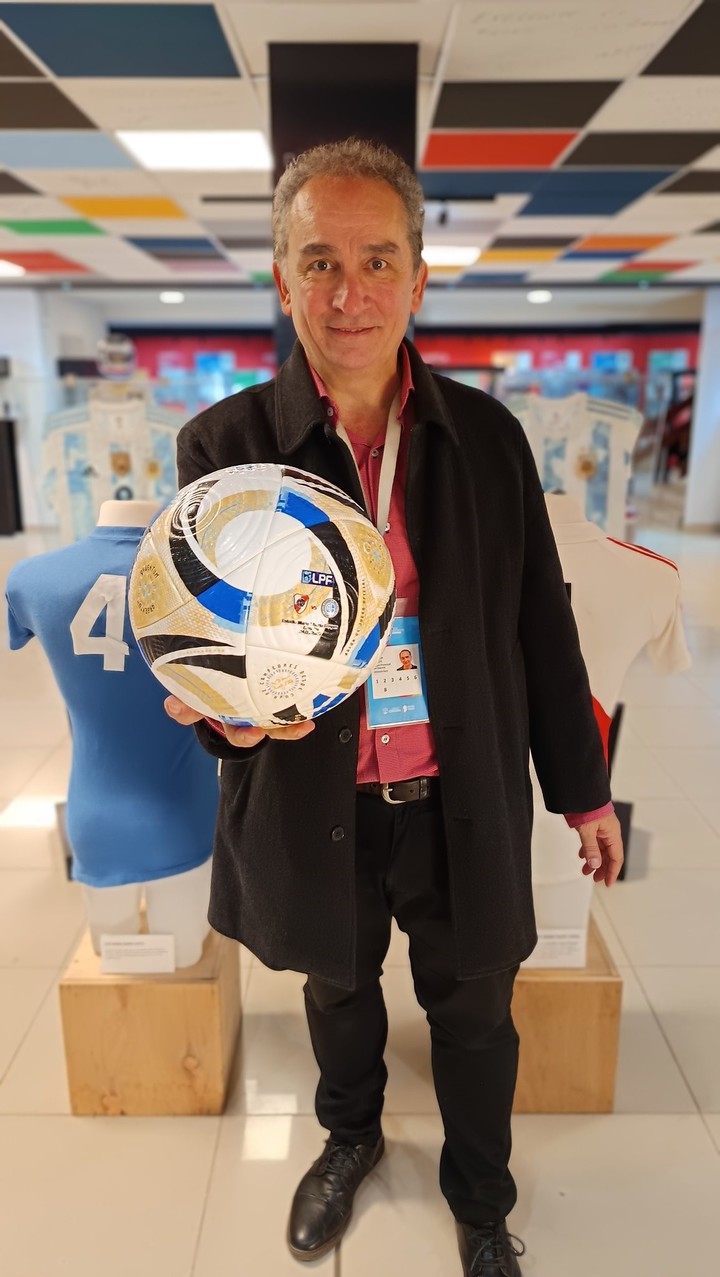 La pelota ya está en manos de Gustavo Farías, periodista y director del Museo del Deporte Provincial. Fotos: @gfarias_MundoD