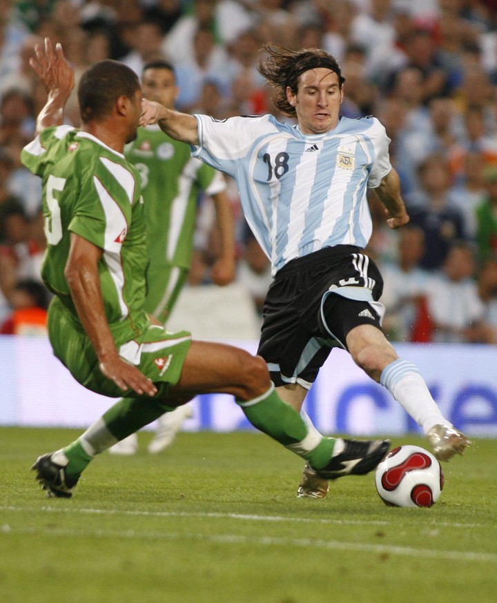 Messi contra Argelia en 2007.