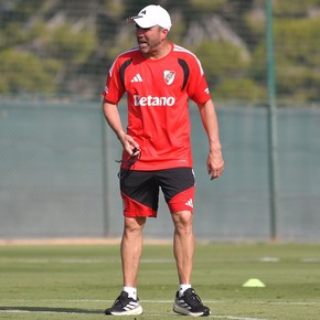 Por aire y por tierra: la intimidad de la pretemporada de River en Alicante