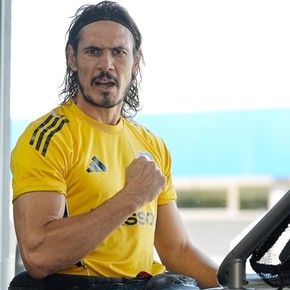 El procedimiento al que se sometió Cavani y cuándo volverá a entrenarse 