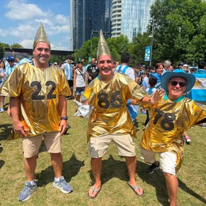 Banderazo muy emotivo en Dallas y pasión por la cuarta estrella