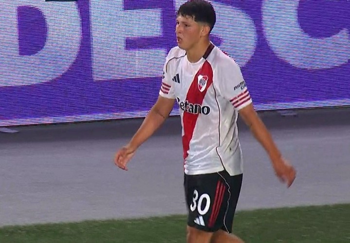 Cristian Jaime, el zurdo que debutó ante Sarmiento en el Monumental.