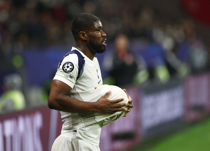 Kevin Danso en el Tottenham (REUTERS)