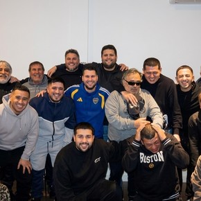 Riquelme, como nunca: sonrisa de oreja a oreja en una reunión con su familia y amigos en la semana de su cumpleaños