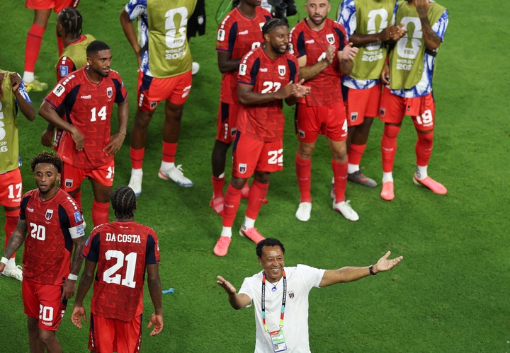 Pedro Brito festeja el empate tras el partido (Reuters).