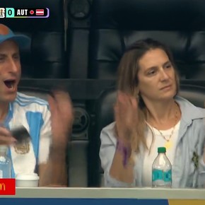 Visita de lujo: Ginóbili vio el Argentina-Austria en el Dallas Stadium y tuvo una espectacular reacción ante una chance de Messi