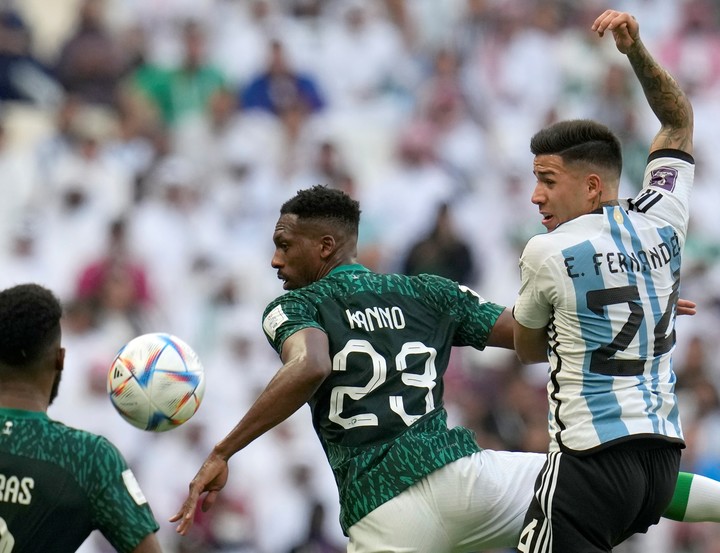 En Qatar, Argentina jugó los dos primeros partidos con la celeste y blanca. Igual que ocurrirá en este Mundial... (AP Photo/Ricardo Mazalan)