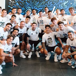 El emotivo regalo sorpresa de la Selección a Messi
