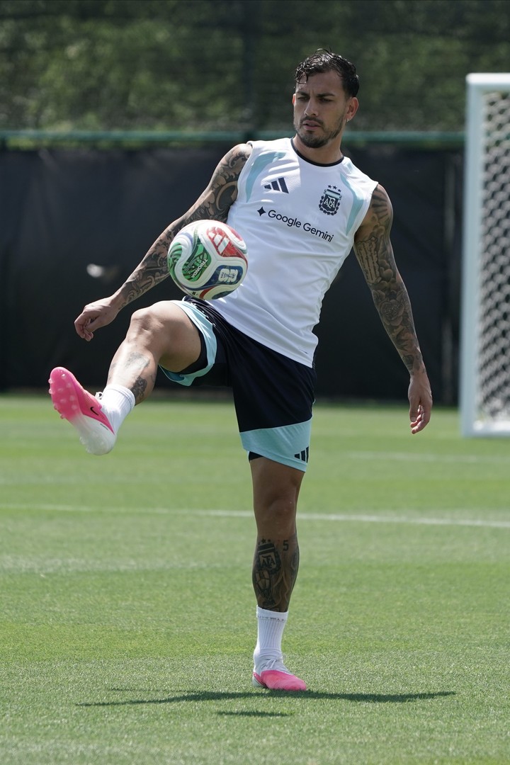 Todo el talento de Paredes en la práctica (Juano Tesone/Enviado especial).
