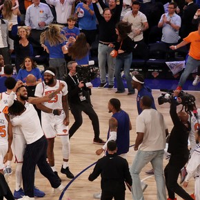 Remontada histórica de los Knicks para vencer a los Spurs y quedar a una victoria del título