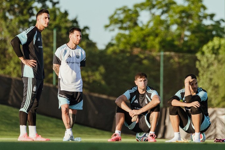 Scaloni define el 11 para enfrentar a Honduras. (EFE/ AFA )