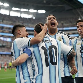 De la mano de Messi: doblete, 2-0 a Austria y clasificación a 16vos de final
