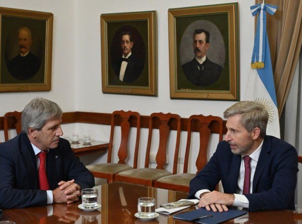 Luis Caputo y Rogelio Frigerio buscan avanzar en un nuevo pacto fiscal. Luis Caputo y Rogelio Frigerio buscan avanzar en un nuevo pacto fiscal.