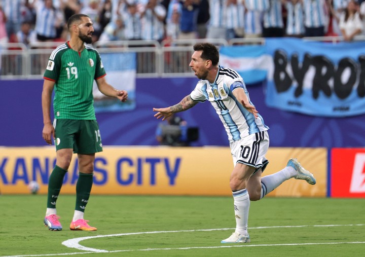 Messi hizo tres goles en el Kansas City Stadium. (REUTER)