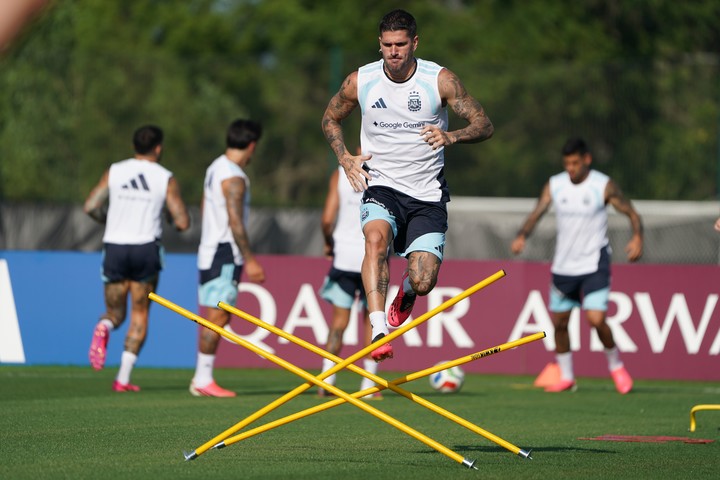 De Paul entrenando (Juano Tesone/Enviado especial).