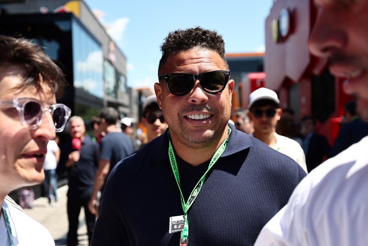 Ronaldo en el paddock de Imola 2025.