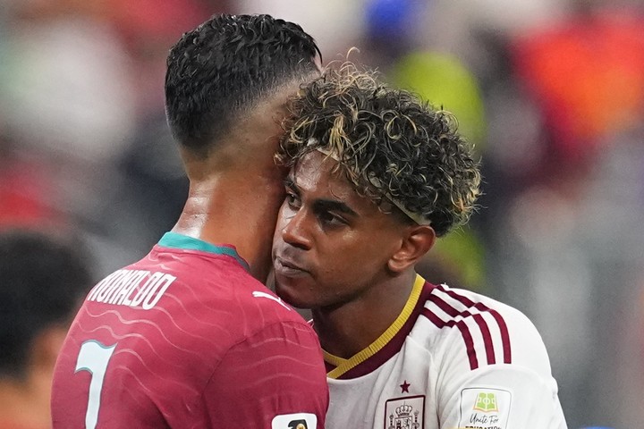 De crack a crack: el saludo de Lamine Yamal a Cristiano Ronaldo (AP).
