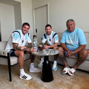 Messi, De Paul y Chiqui Tapia se sacaron la foto infaltable antes del primer mano a mano del Mundial 2026