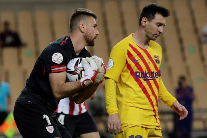 Unai Simón versus Messi, en 2021 (EFE).