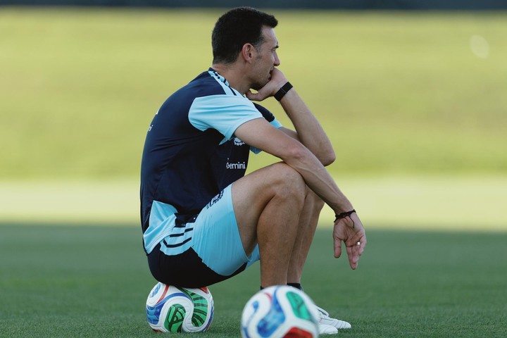 Scaloni ya piensa en la semifinal. (Prensa AFA)