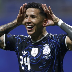 Video: el golazo de Enzo Fernández y el festejo con el Topo Gigio