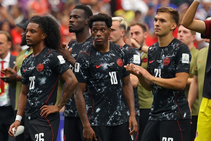 Los jugadores de Canadá tras la eliminación.