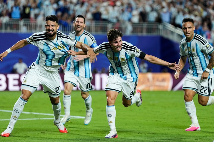 Argentina le ganó a Suiza y está en semis (AP Photo/Charlie Riedel)