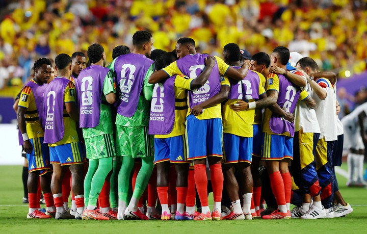 Colombia sueña con los cuartos de final. (REUTERS/Bernadett Szabo)