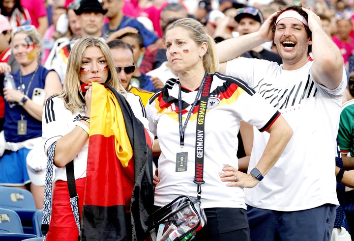 Hinchas de Alemania tras el gol de Paraguay.