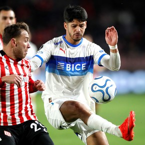 Pinchó y no cortó en la Libertadores: Estudiantes fue más, pero la Católica se lo empató en la única que tuvo