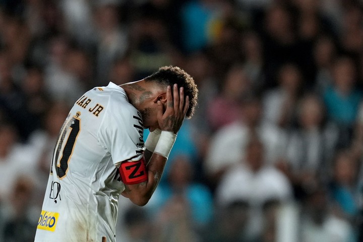 Ney sigue sin poder agarrar ritmo (AP Photo).