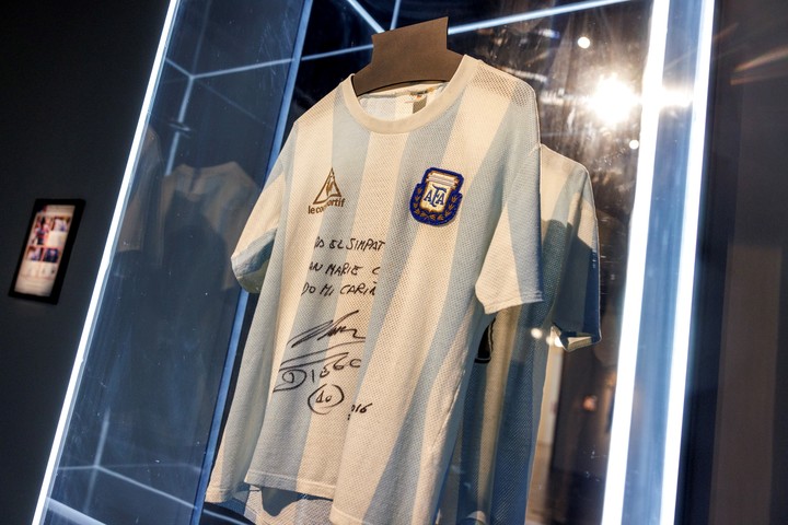 La camiseta de 1986, también recordada. (EFE/EPA/SARAH YENESEL)