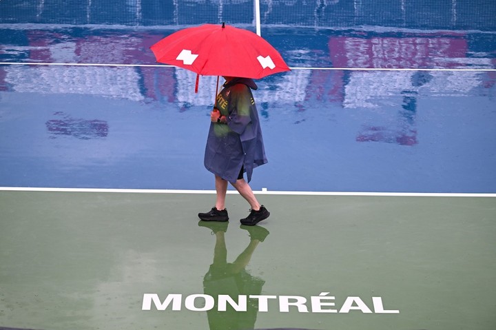 La lluvia, una constante que paraliza el tenis en Montreal. (@OBNmontreal)