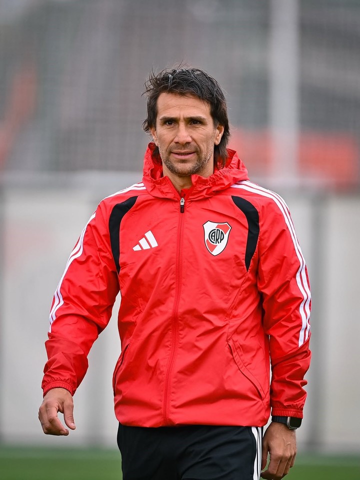 Ponzio dirigió su primera práctica como DT de River. Foto: prensa River