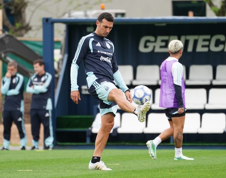 Scaloni en el entrenamiento de la Selección (Foto Marcelo Carroll).