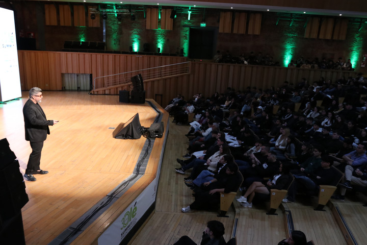 Bragarnik en el auditorio (Foto: Carlos Bairo).