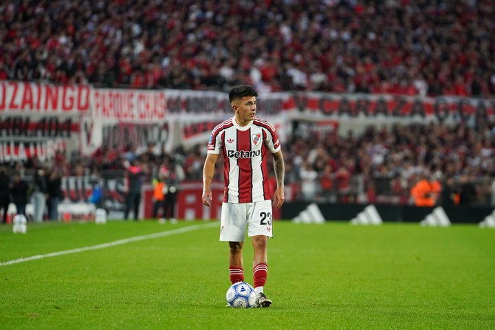 Almada en su debut con River (Foto Maxi Failla).