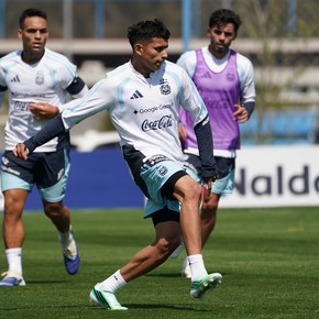 La decisión de Scaloni con Leo Flores en medio de la seguidilla de Boca 