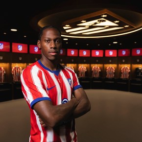 Quién es Jonathan David, el 9 que llegó al Atlético de Madrid y que competirá con Julián Álvarez