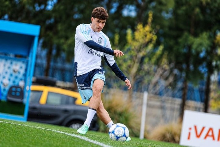 Matías Soulé, entrenando con la Selección Argentina.