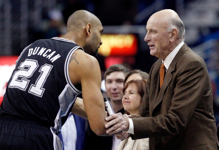 Pettit con Tim Duncan en 2013. (Foto: AP)