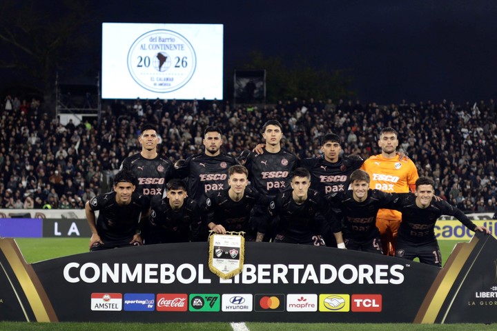 Los jugadores de Platense en el estadio Ciudad Vicente López (EFE).