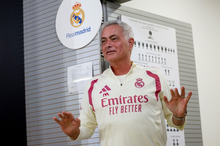El entrenador dio sus candidatos al título. (EFE/ Daniel Gonzalez)