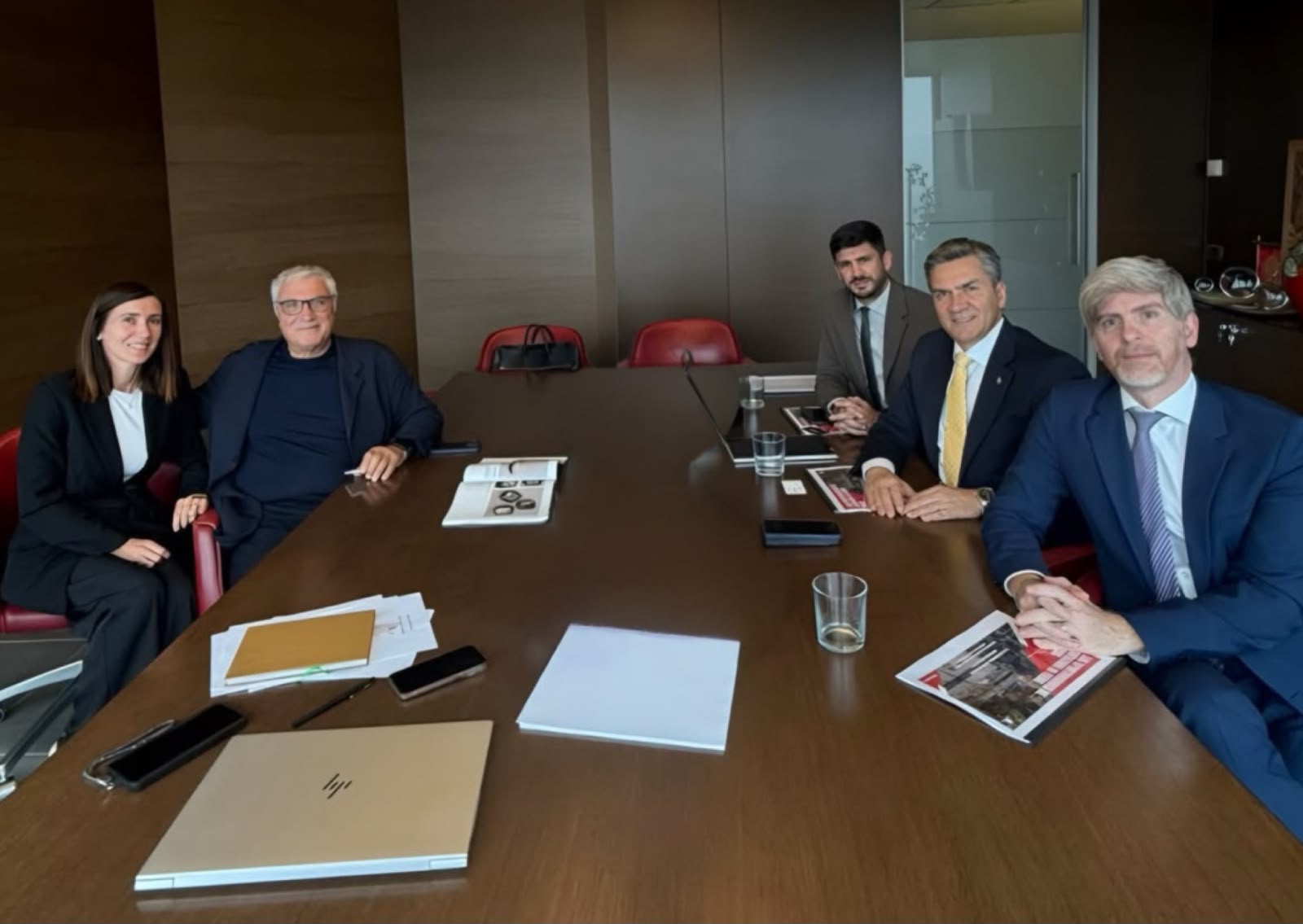 CHACO EN MILÁN: ZDERO SE REUNIÓ CON REFERENTES MUNDIALES DEL DISEÑO, EL MOBILIARIO Y LAS ARTESANÍAS