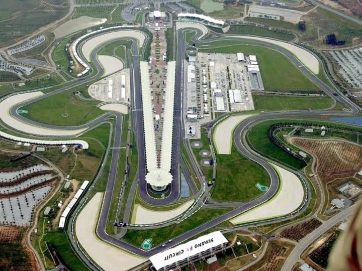 El Circuito Internacional de Sepang y sus imponentes rectas vistos desde el cielo.