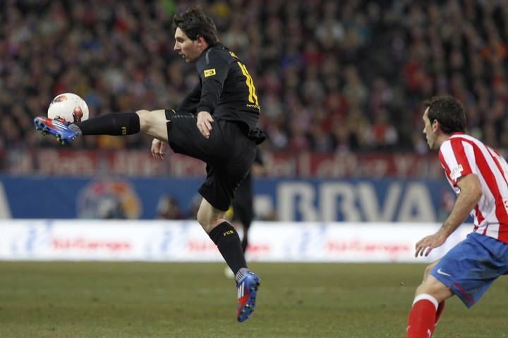 Messi con Barcelona, y Godín con el Atlético de Madrid. (EFE/Juan Carlos Hidalgo)