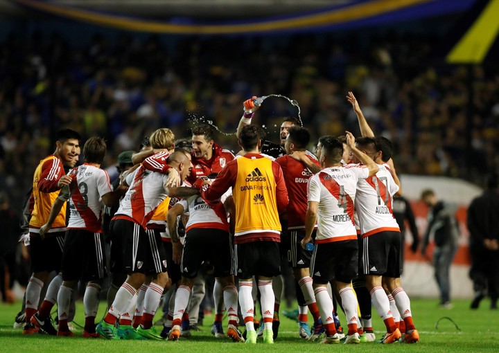 River festeja el triunfo ante Boca en 2017 (David Fernández).